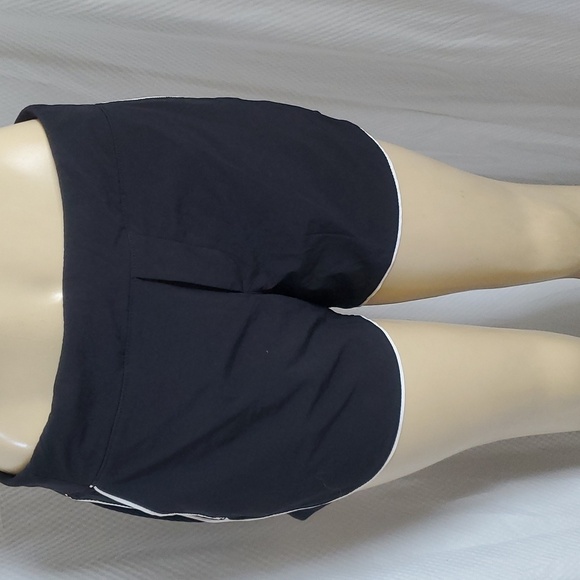 Athleta Women’s Black and White Shorts with Pockets Size 6 - Picture 1 of 10